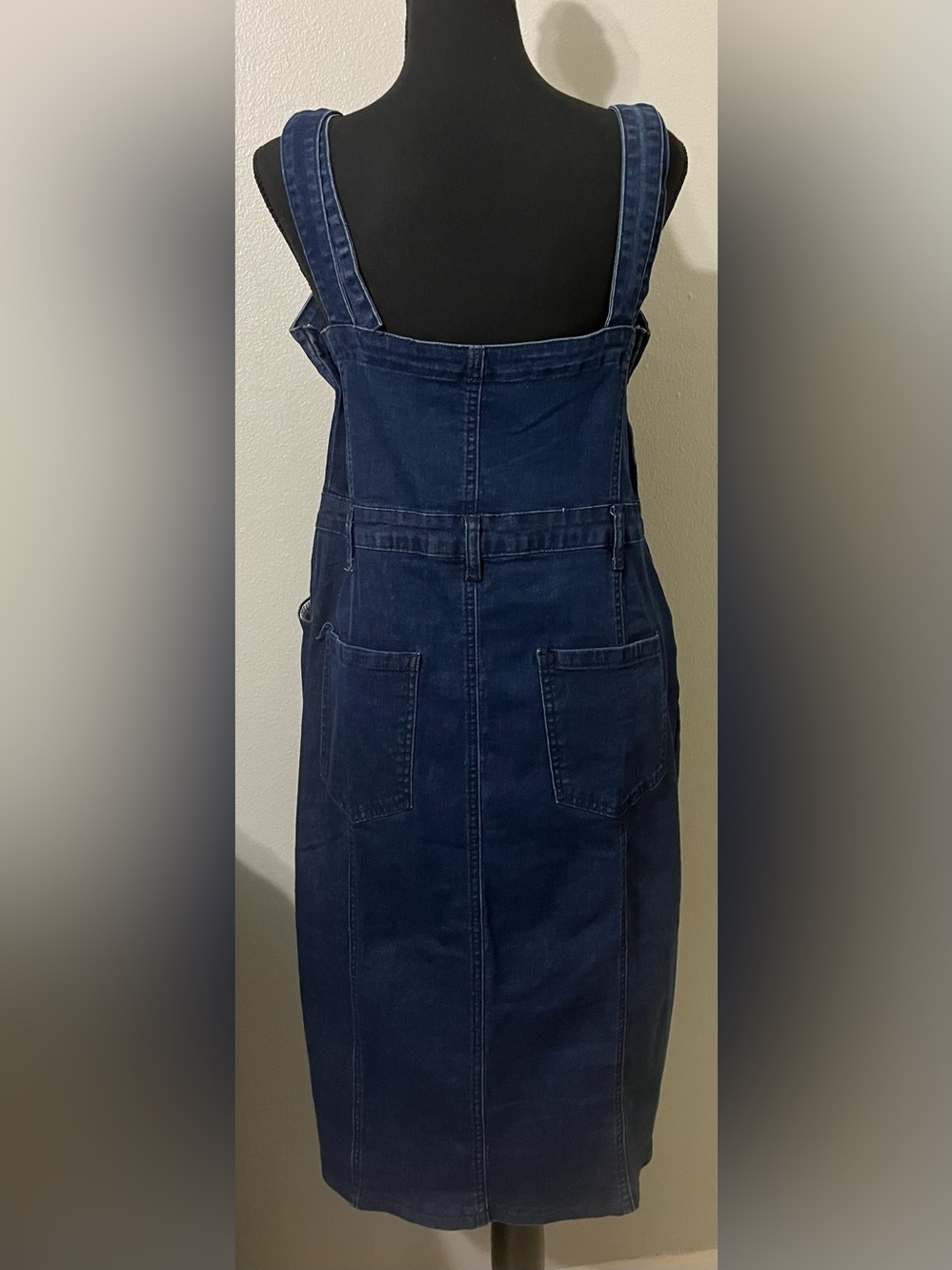 Denim Knee length dress. Pre-Owned Condition-Good. Size XL(14/16) - Picture 2 of 4